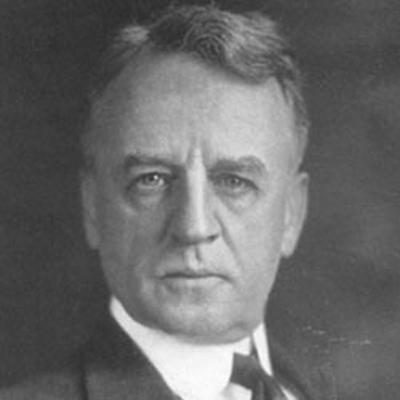 Retrato en blanco y negro de Dwight Whitney Morrow