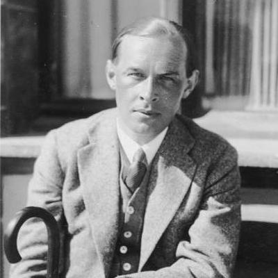 Retrato en blanco y negro de Erich Maria Remarque