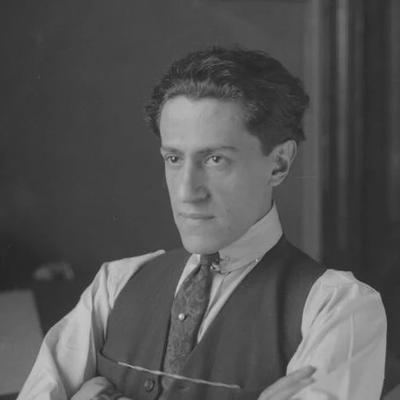 Retrato en blanco y negro de Ernesto GarcÍa Cabral