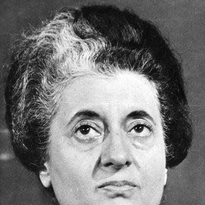 Retrato en blanco y negro de Indira Gandhi