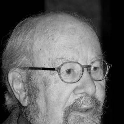 Retrato en blanco y negro de JosÉ Manuel Caballero