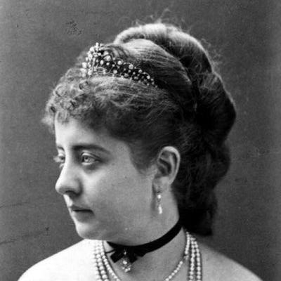 Retrato en blanco y negro de Louise De La RemeÉ