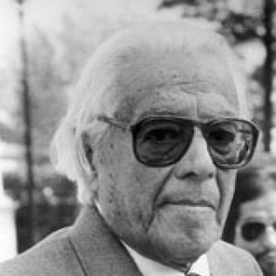 Retrato en blanco y negro de Renato Leduc